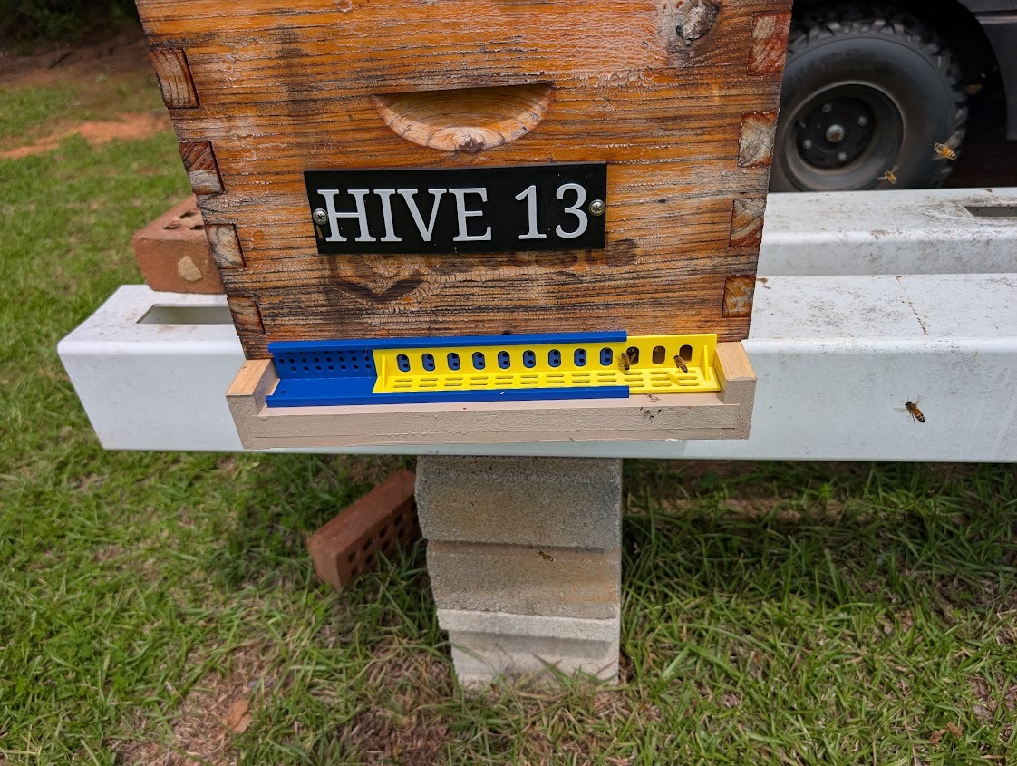 Hive Gate 3 Way Entrance Reducer - Image 4